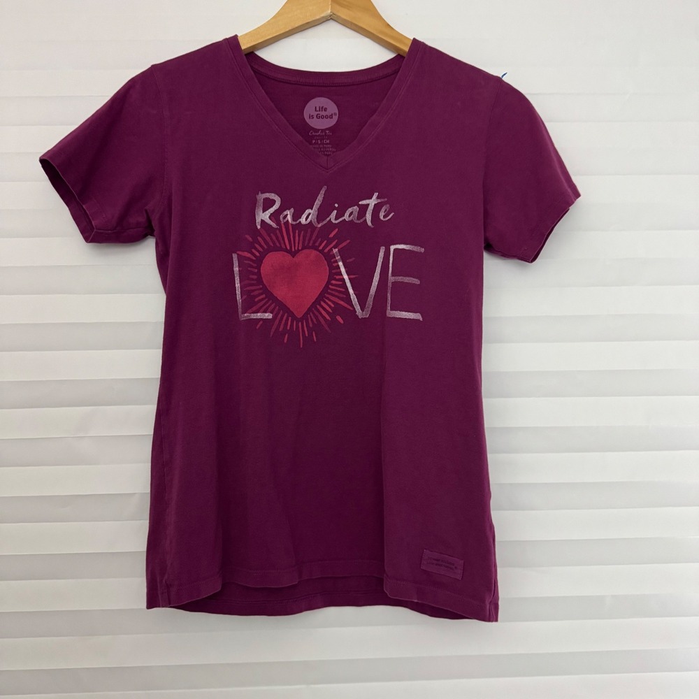 Life is Good Womens Radiate Love Crusher Tee V-Neck Purple Graphic T-Shirt Small